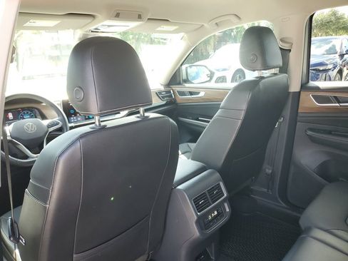 Certified 2024 Volkswagen Atlas SE FWD image 17