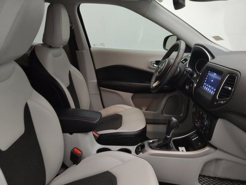 Used 2019 Jeep Compass Latitude w/ Popular Equipment Group FWD image 21