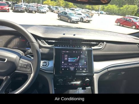 Used 2023 Jeep Grand Cherokee Altitude AWD/4WD image 11