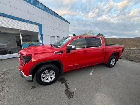 Used 2023 GMC Sierra 1500 SLE AWD/4WD image 2