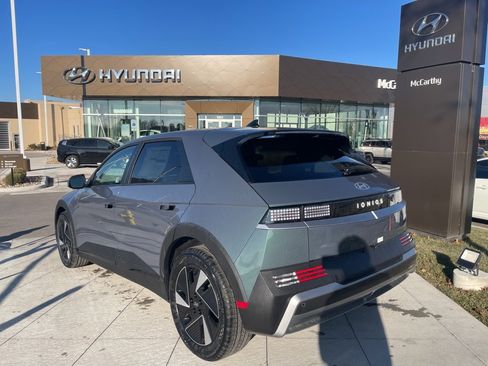 New 2026 Hyundai Ioniq 5 SE image 3