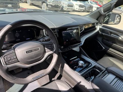 Used 2023 Jeep Wagoneer Series II AWD/4WD image 20