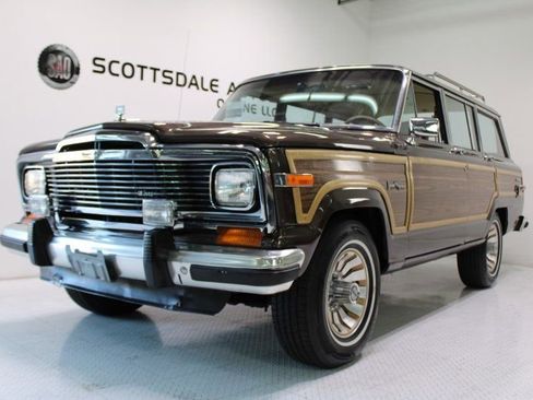 Used 1987 Jeep Grand Wagoneer image 1