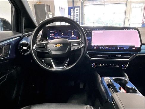 Used 2026 Chevrolet Equinox EV LT w/ Convenience Package II AWD/4WD image 17