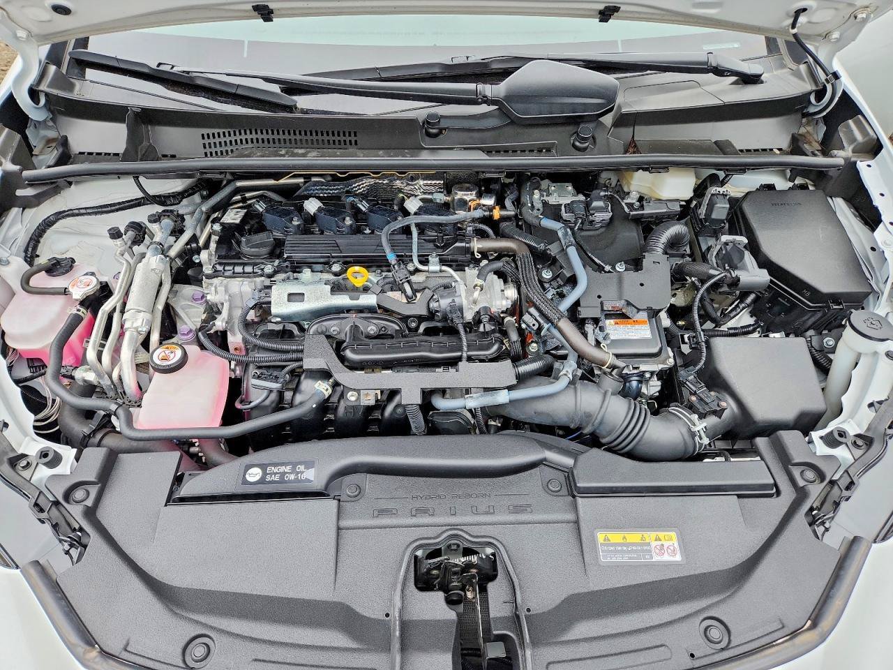 Used 2025 Toyota Prius Plug-In Hybrid FWD image 9