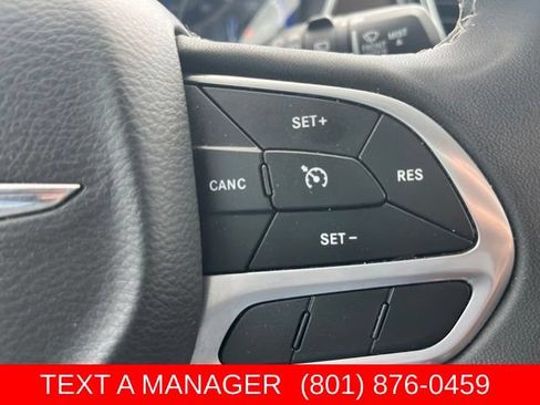 Used 2022 Chrysler Voyager LX FWD image 27