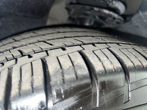 Used 2017 Ford Fusion SE w/ Fusion SE Technology Package image 32