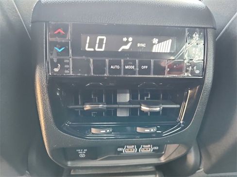 Used 2025 Jeep Grand Cherokee L Limited w/ Black Appearance Package image 21