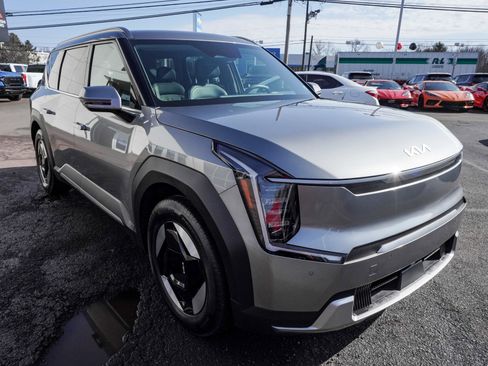 Used 2024 Kia EV9 Wind image 3