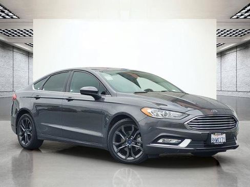Certified 2018 Ford Fusion SE w/ Equipment Group 201A FWD image 2