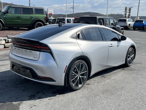 Used 2024 Toyota Prius XLE image 3