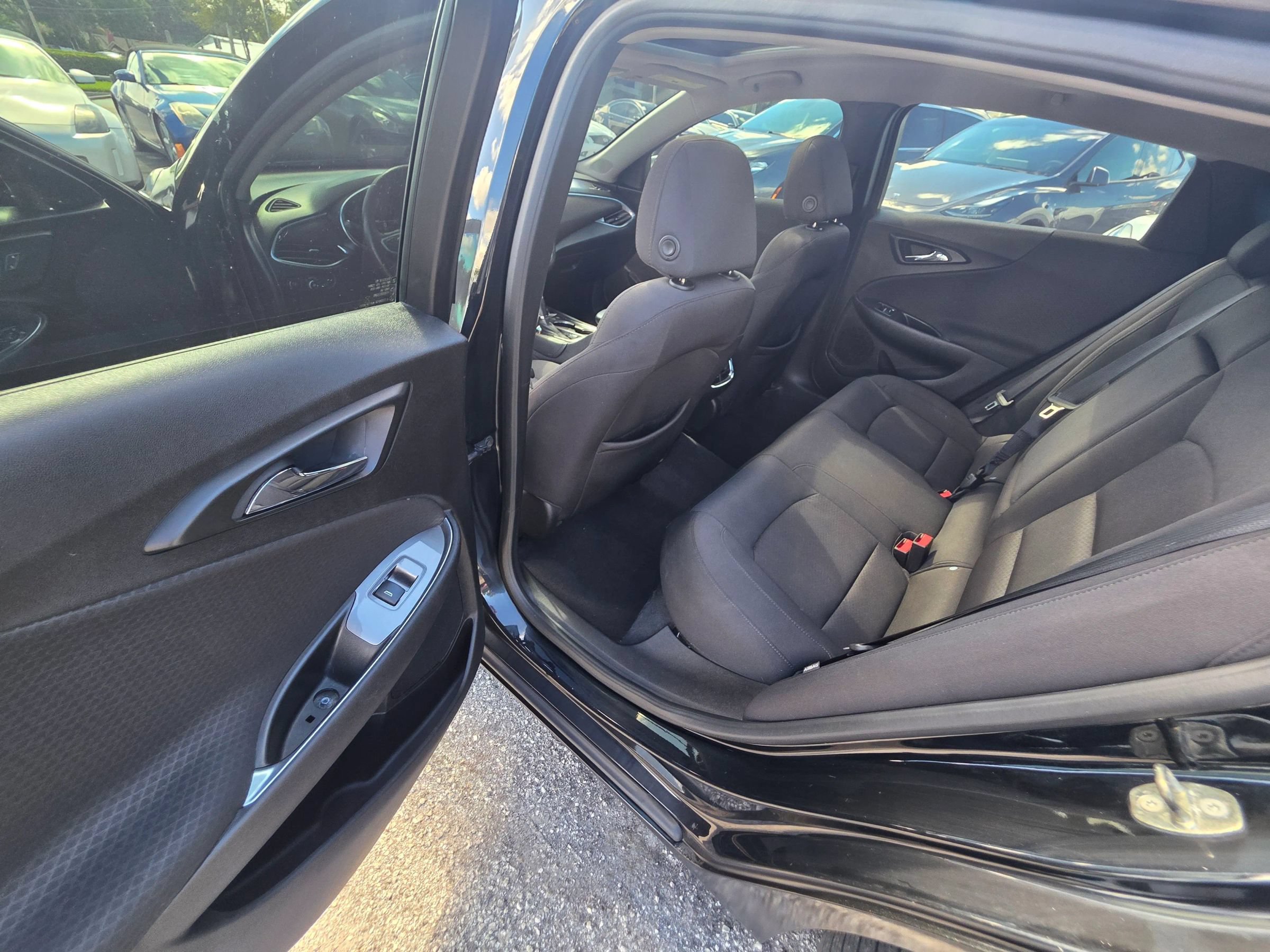 Used 2018 Chevrolet Malibu LT FWD image 13