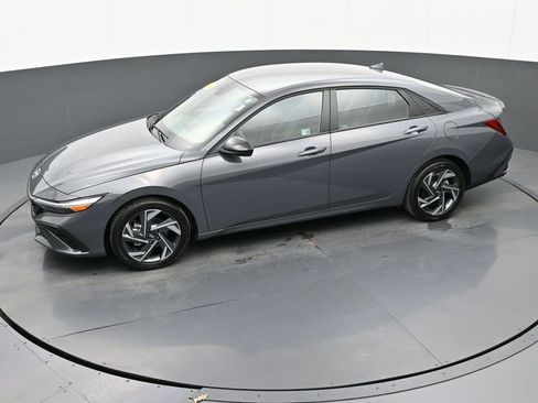 Certified 2025 Hyundai Elantra Sport image 44