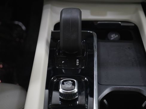 Used 2022 Volvo XC60 B5 Momentum w/ Climate Package AWD/4WD image 21