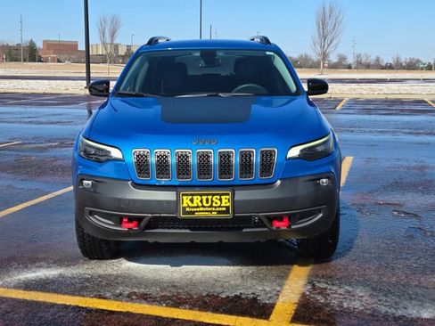 Used 2022 Jeep Cherokee Trailhawk image 9