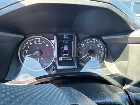 Used 2021 Toyota Tacoma TRD Off-Road AWD/4WD image 10