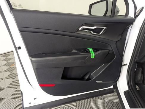 New 2026 Kia Sportage LX image 18