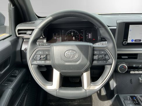 Certified 2025 Toyota 4Runner SR5 AWD/4WD image 12