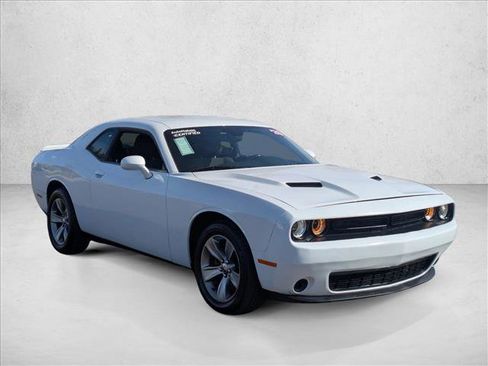 Used 2020 Dodge Challenger SXT image 3