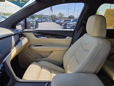 Used 2018 Cadillac XT5 FWD image 21