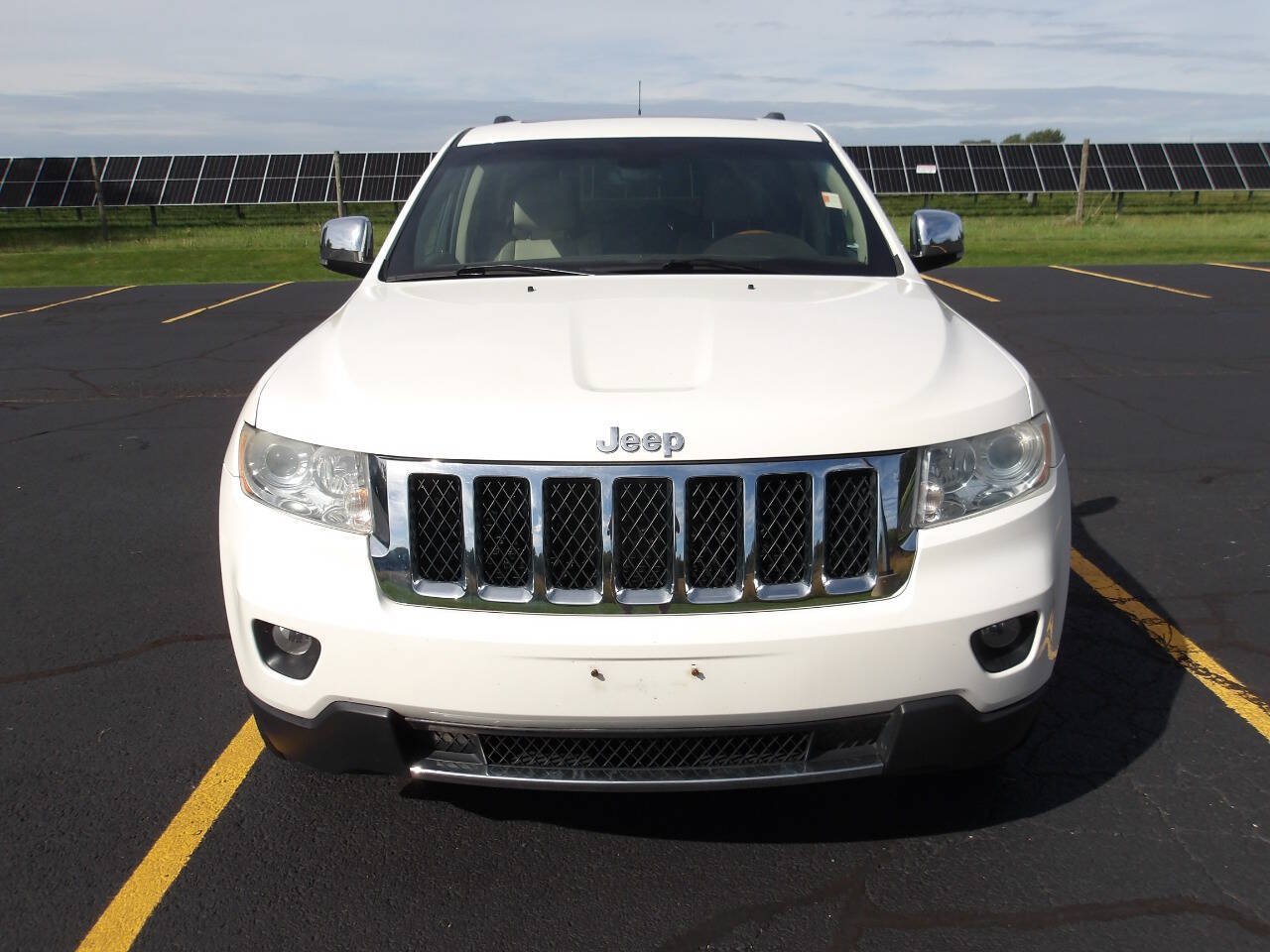 Used 2011 Jeep Grand Cherokee Overland AWD/4WD image 3