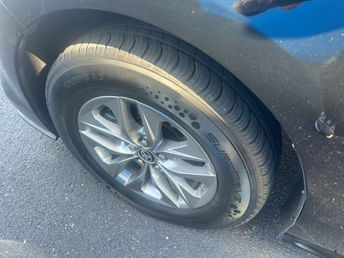 Used 2024 Toyota Sienna XLE image 5