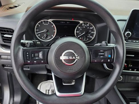 Used 2023 Nissan Rogue SV image 17