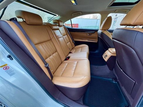 Used 2016 Lexus ES 350 w/ Luxury Package w/Wood Trim image 26