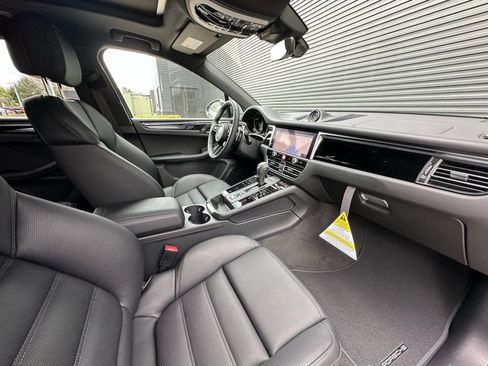 Used 2026 Porsche Macan Turbo AWD/4WD image 39