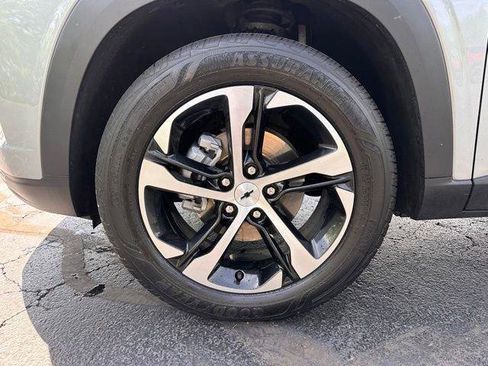 Used 2024 Chevrolet Trax RS w/ Sunroof Package FWD image 9