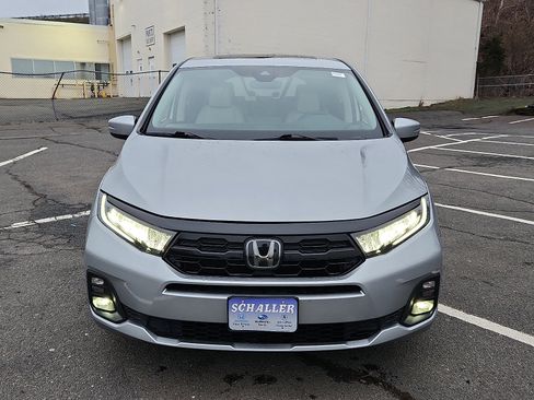Used 2025 Honda Odyssey Touring image 2