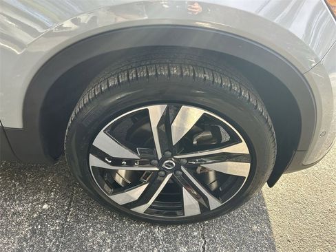 Certified 2024 Volvo XC40 B5 Plus w/ Protection Package Premier image 13