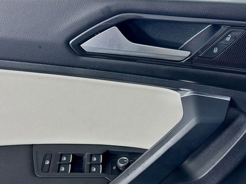 Used 2018 Volkswagen Tiguan SE w/ Panoramic Sunroof Package image 22