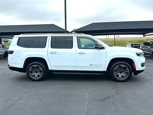 Used 2024 Jeep Wagoneer L Series II image 9