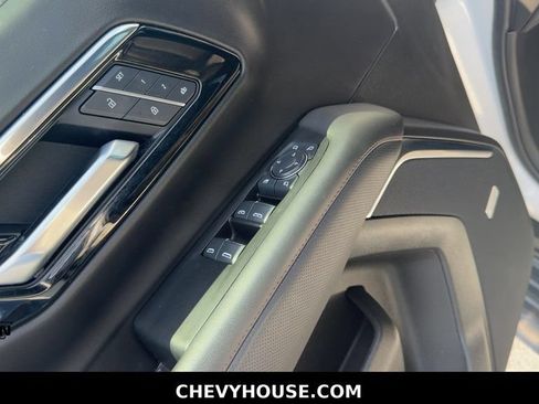 Used 2025 Chevrolet Tahoe High Country RWD image 11