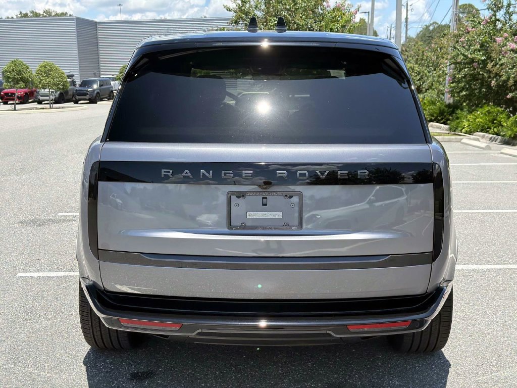 Used 2026 Land Rover Range Rover Long Wheelbase SE AWD/4WD image 4