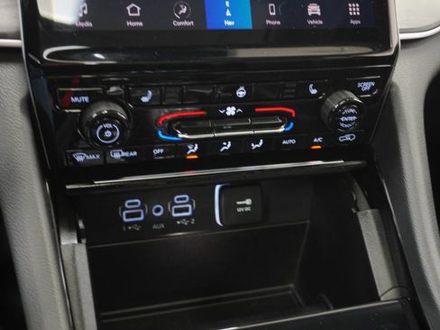 Used 2023 Jeep Grand Cherokee L Limited image 32