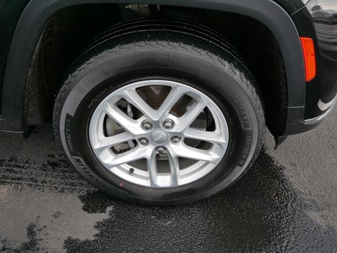 Used 2022 Jeep Grand Cherokee L Laredo w/ Luxury Tech Group I image 15