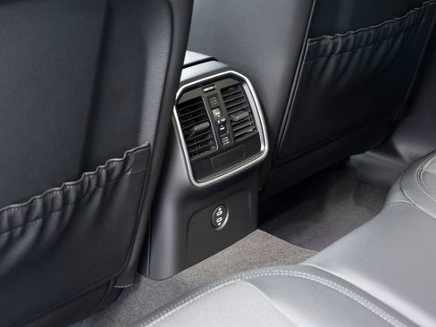 New 2026 Porsche Macan AWD/4WD image 25