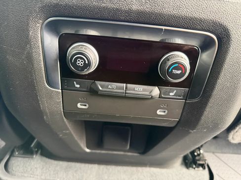 Used 2022 Chevrolet Suburban RST w/ Sport Performance Package RWD image 15