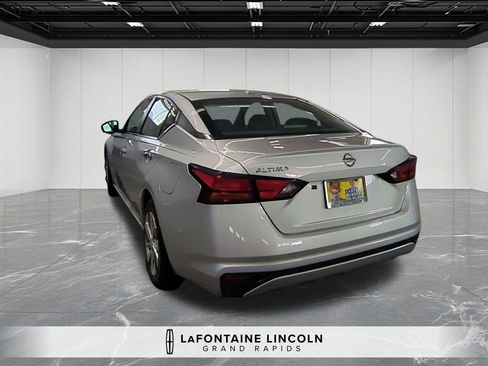 Used 2020 Nissan Altima 2.5 S image 3