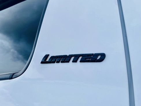 Used 2017 Toyota Tundra Limited w/ Limited Premium Package image 11