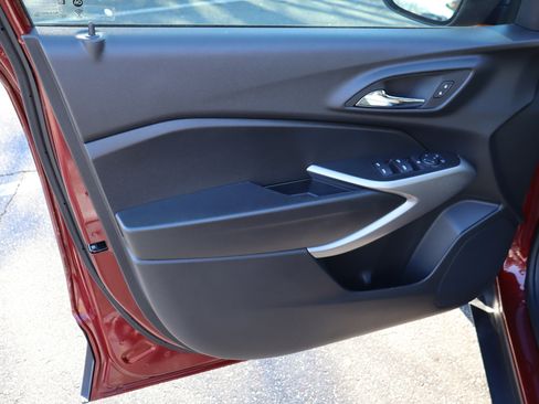 Used 2024 Chevrolet Trax RS w/ Sunroof Package image 13