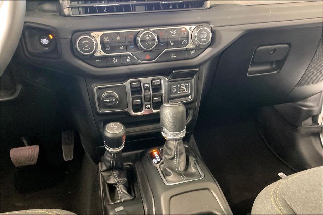 Used 2026 Jeep Wrangler Unlimited Sahara AWD/4WD image 8