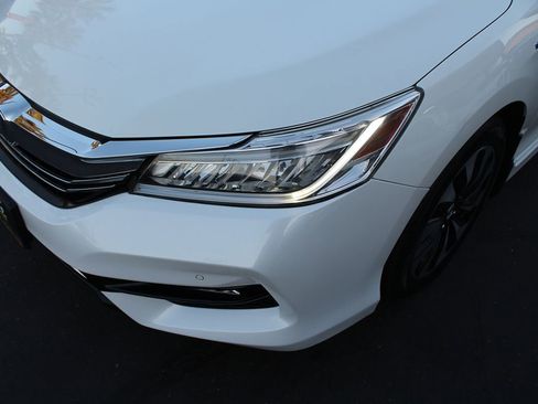 Used 2017 Honda Accord Touring image 10