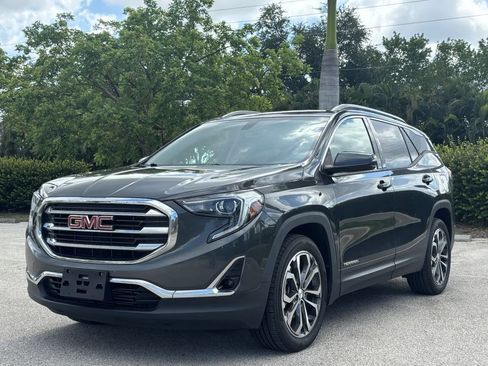 Used 2019 GMC Terrain SLT w/ Preferred Package FWD image 2