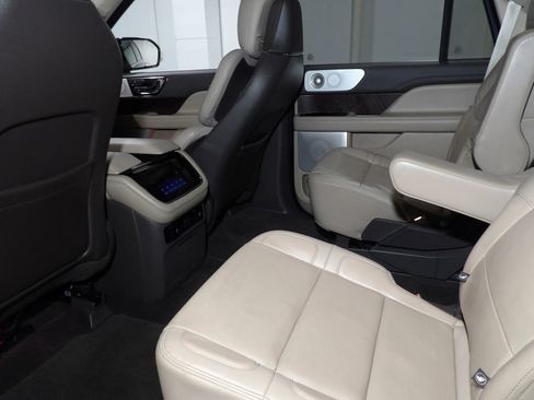 Used 2022 Lincoln Navigator Reserve AWD/4WD image 21