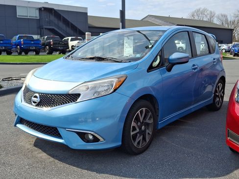 Used 2015 Nissan Versa Note SR w/ SR Tech Package image 3