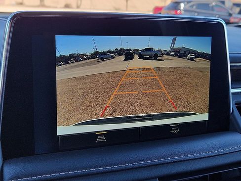 Used 2023 Chevrolet Suburban Premier image 8