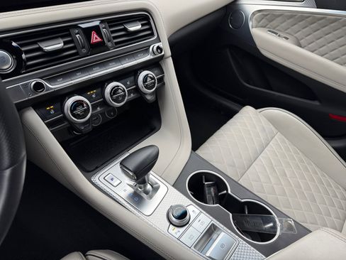 Used 2022 Genesis G70 3.3T image 13